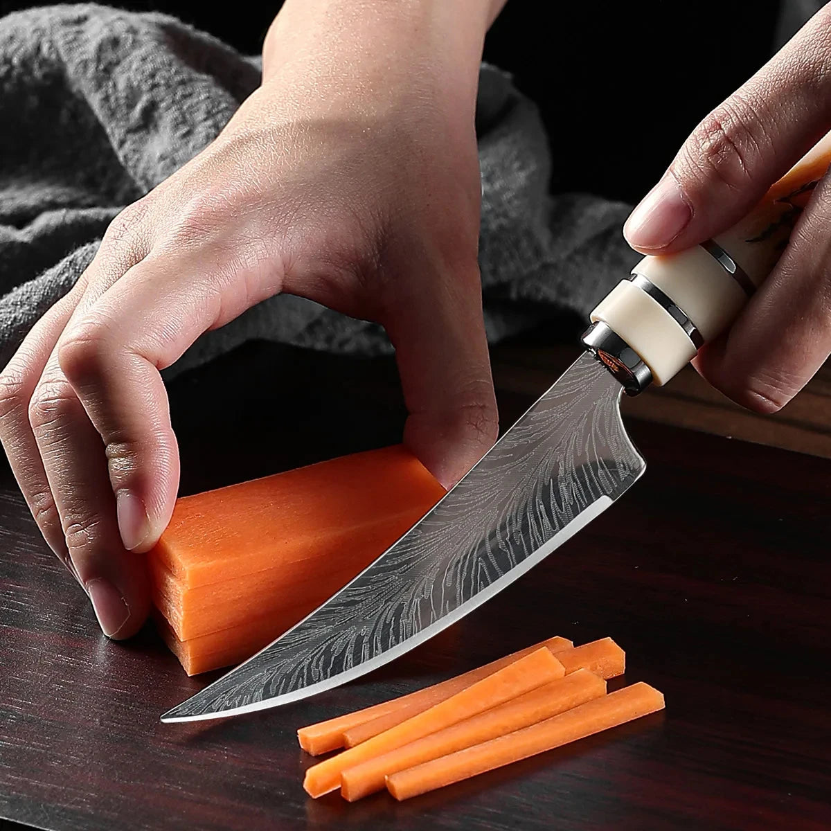 Professional cooking curved knives, sharp Damask textured kitchen knives, meat slicers, fruit knives, forged high-hardness knive